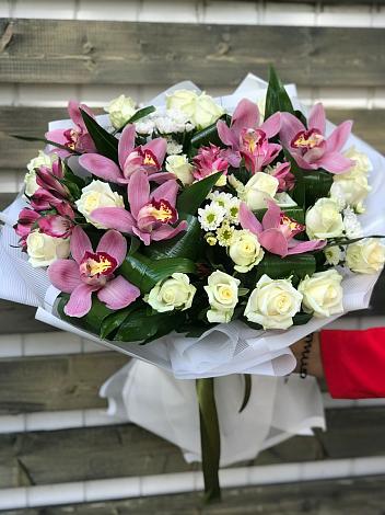 Букет цветов из: Розы и Хризантемы в Зелегощь