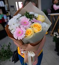 Букет цветов из:  Герберы, Розы и Хризантемы в Зелегощь