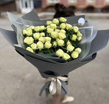 Букет Белые кустовые розы Солинеро в Зелегощь